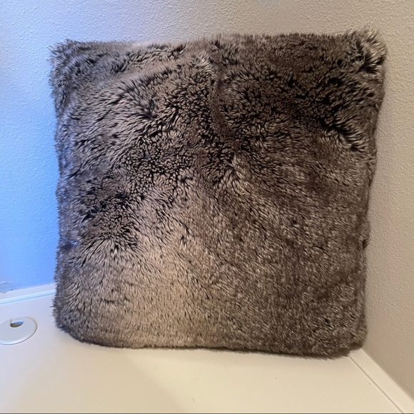 Pottery barn 18x18 faux fur pillow